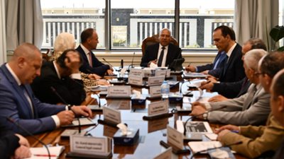 وزير النقل: نسابق الزمن لتوطين الصناعات الوطنية بمصر لوقف الاستيراد من الخارج