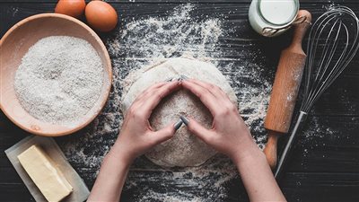 طريقة عمل العيش الفينو هبة أبو الخير.. 24 رغيف من كيلو دقيق