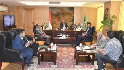 محافظ الفيوم يتابع أعمال توريد محصول القمح للصوامع والشون