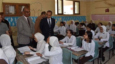 نائب محافظ المنيا يتابع بدء امتحانات الفصل الدراسي الثاني بعدد من اللجان