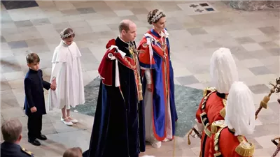 حفل تتويج الملك تشارلز.. الأمراء الصغار لويس وجورج وشارلوت يسرقون الأضواء من جدهم