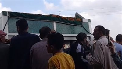 أهالي الشرقية يشيّعون جنازة طالب ومسن ضحايا حادث انهيار عقار المانسترلي | بث مباشر