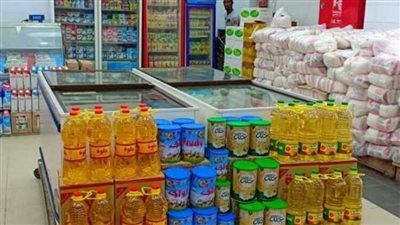 الحكومة تكشف حقيقة نقص السلع الأساسية في الأسواق والمنافذ التموينية 