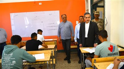 محافظ الغربية يتفقد أداء الطلاب لامتحانات نهاية العام بزفتى ويوجه بالحزم الشديد