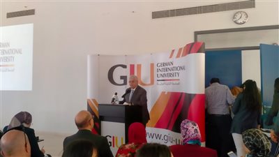 وزير التعليم العالي يشهد حفل تسليم طلاب الجامعة الألمانية منحة التميز الأكاديمي