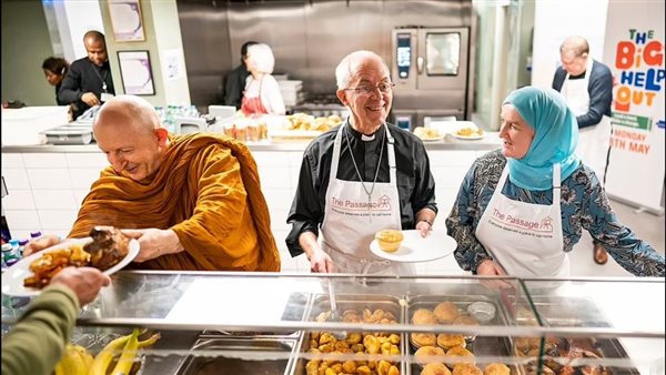 محجبة صحبة رئيس الأساقفة