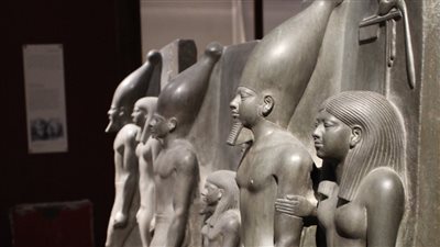 المتحف المصري بالتحرير يعرض تمثال ثالوث منكاورع 