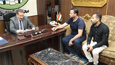 محافظ المنوفية يلتقي عمال شركة خاصة لتضررهم من عدم صرف مستحقاتهم المالية