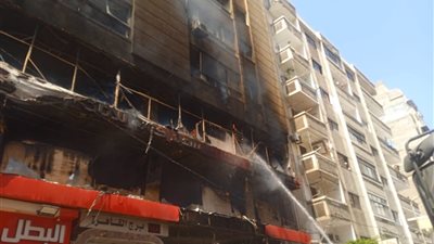 التصريح بدفن أم وابنتها ضحيتي حريق عقار الإسكندرية.. و5 قرارات من جهات التحقيق