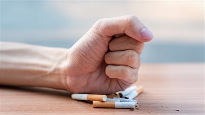 بريطانيا تعلن حظر التدخين في المناطق المحيطة بالمدارس والمستشفيات 