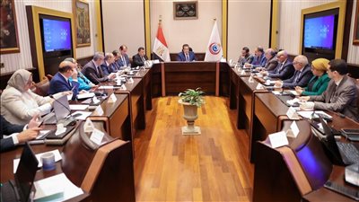 وزير الصحة يوجه بدراسة زيادة التخصصات الدراسية بالمعاهد الفنية الصحية وفقًا لاحتياجات المنظومة 