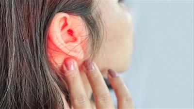 سيدة تخضع لبتر في الأذن بعد إصابتها بسرطان الجلد نتيجة أخذ تان بشكل يومي