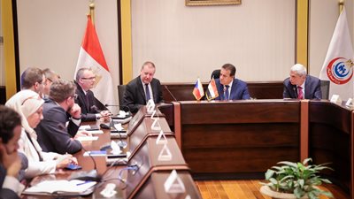 خالد عبد الغفار يستقبل نائب وزير صحة دولة التشيك لتعزيز التعاون بالخدمات والصناعات الطبية