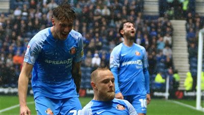 سندرلاند يضرب بريستون بثلاثية ويصعد لمرحلة البلاي أوف المؤهلة للدوري الإنجليزي الممتاز