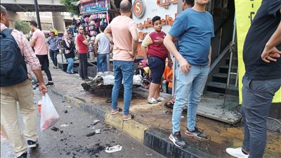 السيطرة على حريق نشب بمعرض مراتب بالجيزة | صور