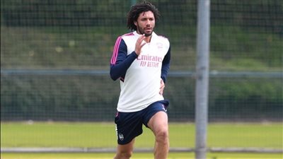 محمد النني يتدرب منفردا بعد التعافي من الإصابة