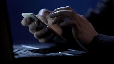 لاستقطاب راغبي المتعة الحرام.. القبض على سيدة نشرت فيديوهات منافية للآداب بالإسكندرية