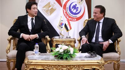 وزير الصحة يبحث مع سفير كوريا التعاون في جذب الاستثمارات لمصر