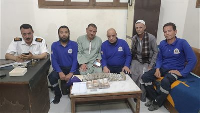 مسعف وسائق بإسعاف الفيوم يسلمان 400 ألف جنيه عثرا عليها في حادث على الطريق الصحراوي