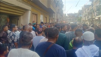 لحظة إغماء مصطفى بكري أثناء تشييع جثمان شقيقه لمثواه الأخير