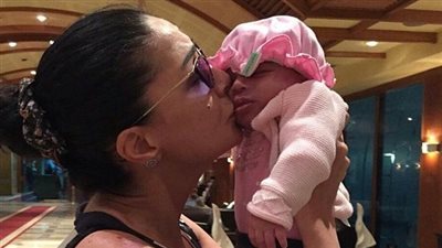 أزهري عن تصريحات غادة عبد الرازق: تعلم أن التاتوهات حرام.. وتريد التخلص منها قبل أن يفاجئها الموت 