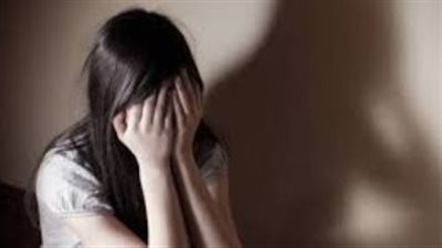 فتاة تستغيث من تعدي والدتها عليها بالسلام.. والأم بعد ضبطها: كنت بربيها عشان بتتأخر بره