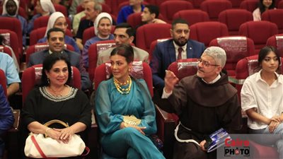 إنجي المقدم ومي الغيطي وسلوى عثمان يحضرن ندوة فيلم كاملة بالمركز الكاثوليكي |صور