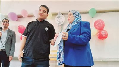 آداب بني سويف تكرم طالبًا من ذوي الهمم لفوزه بالمركز الثاني على الجمهورية والسابع عالميًا في الجودو 