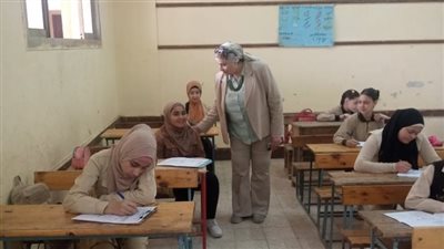 مدير تعليم القليوبية تتفقد لجان الامتحانات في مدارس قليوب