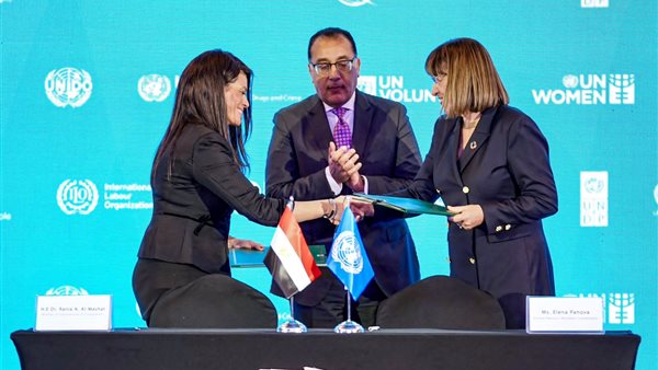 جانب من توقيع الاتفاقية