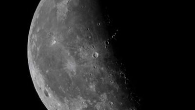 بعد منتصف الليل.. التربيع الأخير لقمر شهر شوال يزين سماء الوطن العربي