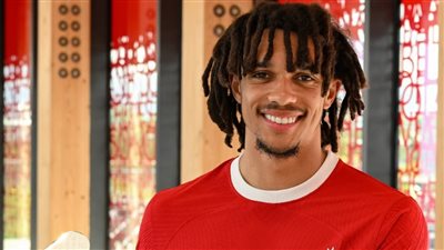 أول تعليق من أرنولد بعد التفوق على محمد صلاح بجائزة لاعب الشهر في ليفربول 