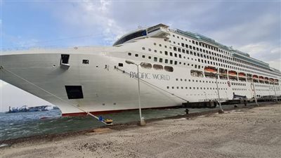 على متنها 1870 راكبًا وبحارًا.. ميناء بورسعيد يستقبل الباخرة السياحية Pacific world | صور 