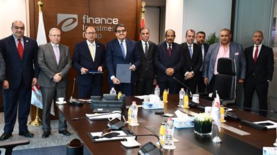 جامعة حلوان توقع عقدًا مع إي فاينانس لتقديم خدمة التحصيل الإلكتروني للرسوم الدراسية