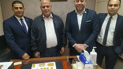 قبل تطبيق قرار رئيس الوزراء.. مطار القاهرة: ضبط ركاب بحوزتهم 8 سبائك ذهبية مخبأة على أجسادهم