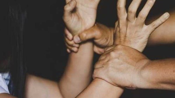 التعدي على فتاه-