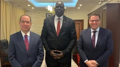 السفير المصري بجنوب السودان يلتقي القائم بأعمال وزير الخارجية والتعاون الدولي 