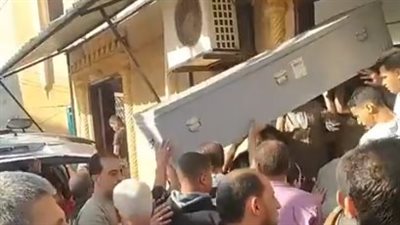 مات دفاعًا عن أسرته.. تشييع جنازة كهربائي لقي مصرعه على يد 3 أشخاص بالمنوفية| بث مباشر