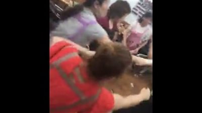 يمتلكه ممثل شهير.. طبيبة تعتدي على سيدة وتعري جسدها داخل مركز تجميل بالمهندسين