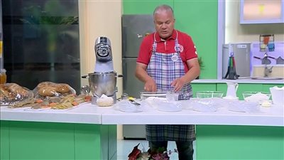 طريقة عمل العيش الفينو للشيف حسن.. نصائح مهمة بشأن مُحسن الخبز 