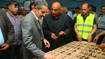 محافظ الغربية يتفقد قافلة صناع الخير للكشف عن أمراض العيون بالهياتم 