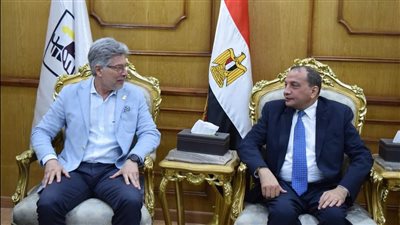 رئيس جامعة بني سويف يستقبل البرتغالي فيتور بيريرا رئيس لجنة الحكام