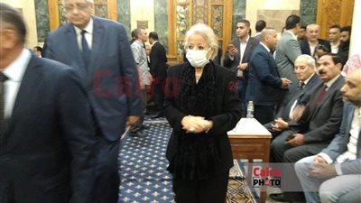 أحدث ظهور لفايزة أبو النجا مستشار رئيس الجمهورية في عزاء محمود بكري