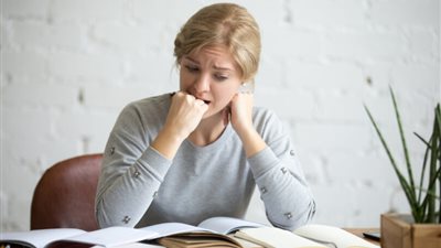 استشاري صحة نفسية يوضح أسباب إصابة الطلاب بـ رهاب الامتحانات وطرق العلاج