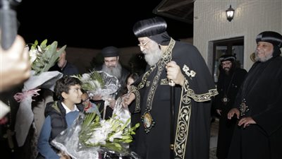 بألحان الفرح وباقات الزهور.. البابا تواضروس الثاني يصل إيبارشية ميلانو | صور