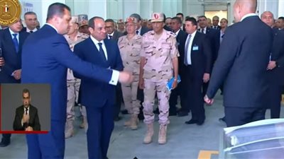 السيسي يتفقد مصنعا لإنتاج البطاطس بشرق العوينات | صور 