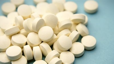 ضبط 3 أشخاص بحوزتهم 2 ونصف كيلو حشيش و13 ألف قرص مخدر بالقاهرة