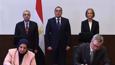 مدبولي يؤكد أهمية جهود وزارة الكهرباء في التطوير المستمر للقطاع