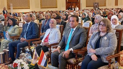 في اليوم العالمي للتمريض.. وزير الصحة: نحن بصدد تطوير المناهج وتحسين الجانب المادي