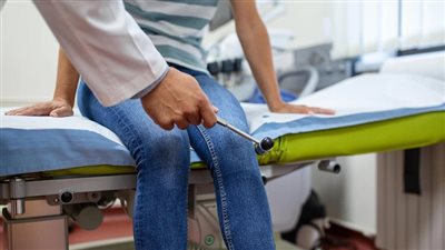 ما هي جلسات العلاج الطبيعي لخشونة الركبة؟.. تعرف على الوقت المناسب للحقن